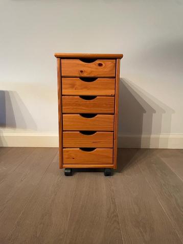 Grenen houten ladekastje beschikbaar voor biedingen