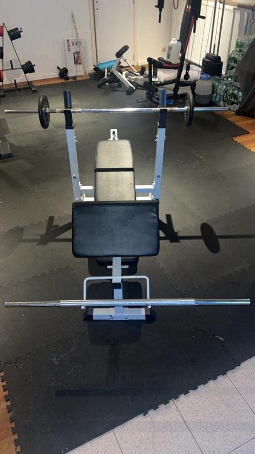Fitnessbank met halterbank + 2 halters + gewichten, Sport en Fitness, Fitnessapparatuur, Zo goed als nieuw, Krachtstation, Armen