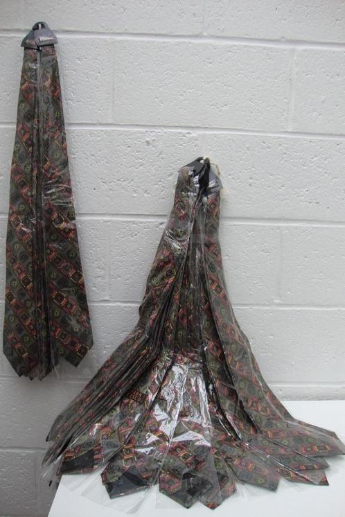Pak van 10 stropdassen nieuw in hun originele verpakking, Hobby en Vrije tijd, Stoffen en Lappen, Nieuw, Polyester, Minder dan 30 cm