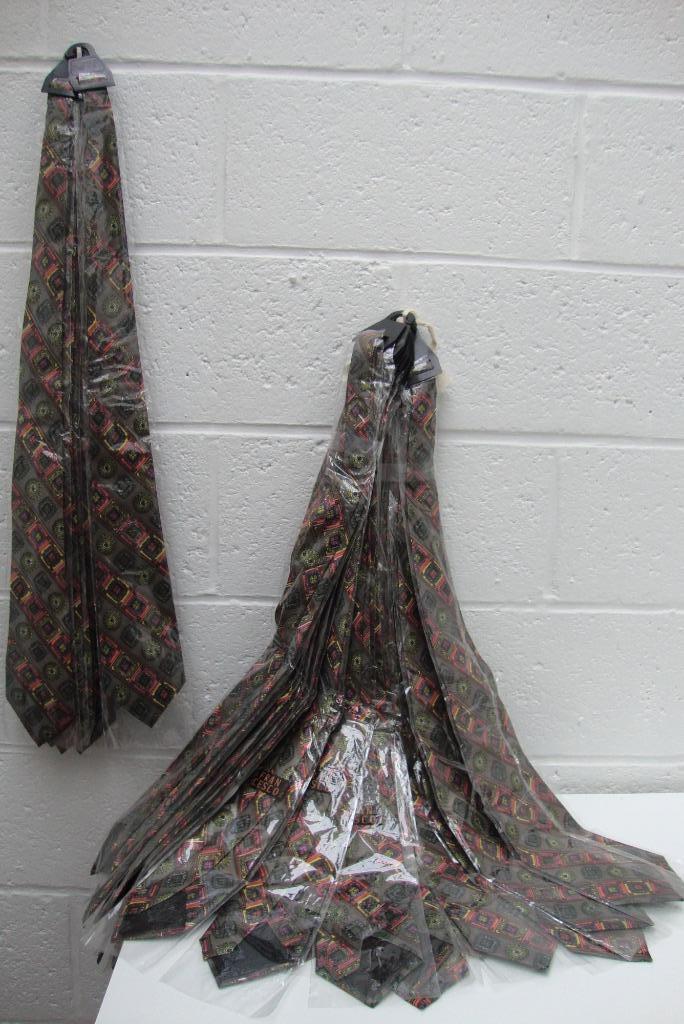 Pak van 10 stropdassen nieuw in hun originele verpakking, Hobby en Vrije tijd, Stoffen en Lappen, Nieuw, Polyester, Minder dan 30 cm