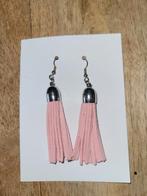 Oorbellen met flosjes uit daim leder roze, Handtassen en Accessoires, Oorbellen, Ophalen of Verzenden, Nieuw, Roze