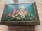 Grote vintage blikken doos met kind en bloemen op, Verzamelen, Ophalen, Gebruikt