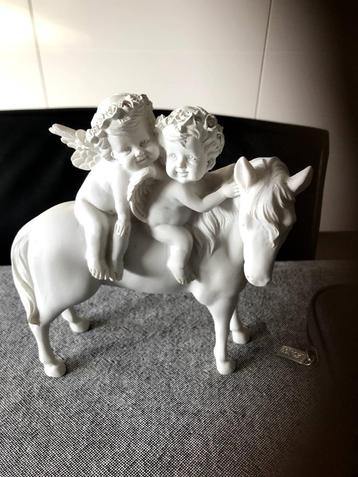 witte bisquit te koop beschikbaar voor biedingen