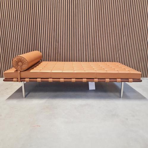 Knoll Barcelona Daybed - Volo Tan, Antiek en Kunst, Antiek | Meubels | Stoelen en Sofa's, Ophalen of Verzenden