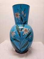 Opaline vaas blauw met narcissen narcis, Ophalen of Verzenden