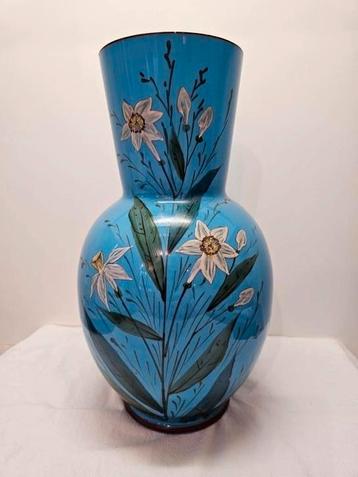 Opaline vaas blauw met narcissen narcis beschikbaar voor biedingen