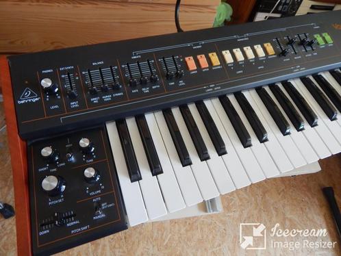 Behringer VC340 Vocoder, Muziek en Instrumenten, Synthesizers, Zo goed als nieuw, Overige aantallen, Overige merken, Met midi-aansluiting