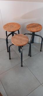 3 anciens tabourets de laboratoire école, Maison & Meubles, Enlèvement, Bois