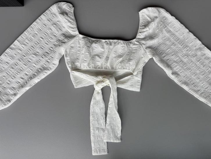 wit bloesje met lange mouwen en blote buik, maat 38, Kleding | Dames, Blouses en Tunieken, Zo goed als nieuw, Maat 38/40 (M), Wit
