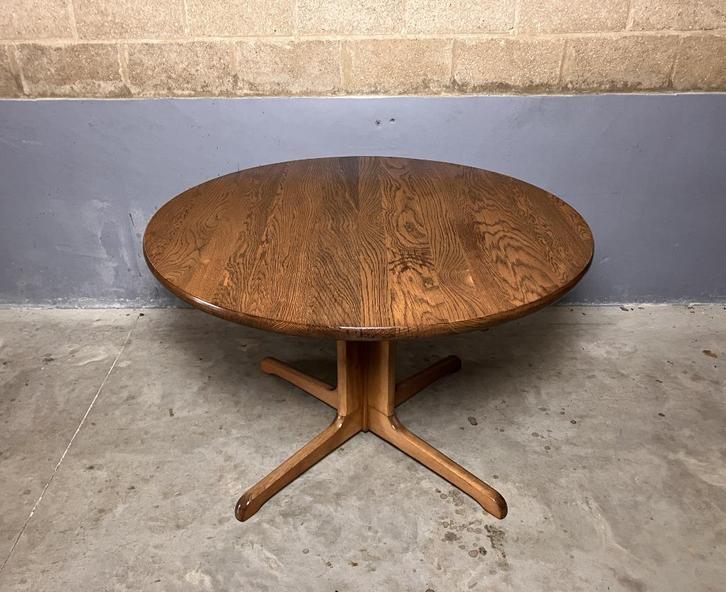 Sale: Ronde vintage tafel massief eiken seventies, Huis en Inrichting, Tafels | Eettafels, Gebruikt, Vier personen, Rond, Eikenhout