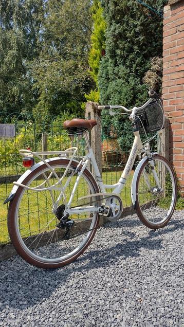 Damesfiets met mandje in zeer goede staat