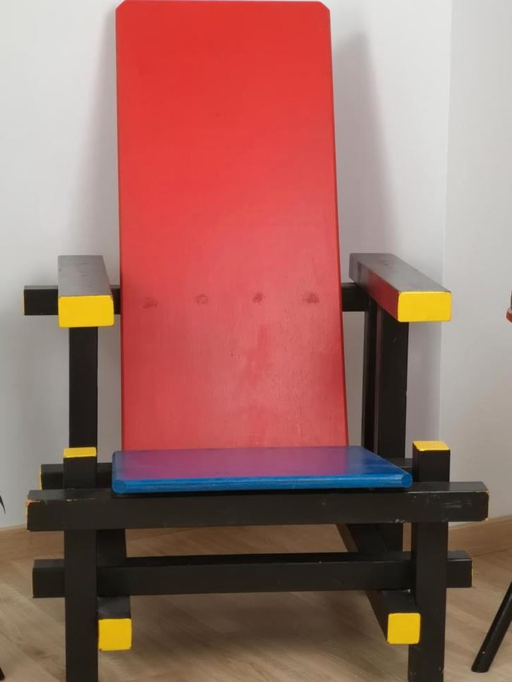 Prachtige Red and blue stoel, Antiek en Kunst, Antiek | Meubels | Stoelen en Sofa's, Ophalen