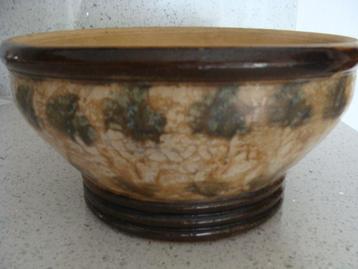 1 ancien cache pot en poterie, 1 cache pot en osier