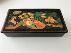 Mooie zwart rood oude lakdoos lak doos decor, Antiek en Kunst, Ophalen of Verzenden