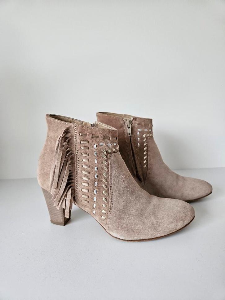 Beige suède enkellaarsjes maat 37, Vêtements | Femmes, Chaussures, Comme neuf, Beige, Enlèvement