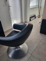 2 kappers stoelen