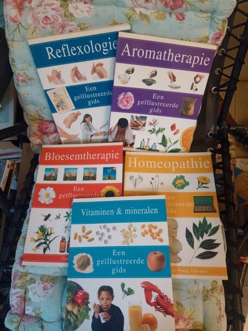 Reflexologie, aromatherapie, homeopathie, bloesemtherapie en, Boeken, Gezondheid, Dieet en Voeding, Zo goed als nieuw, Ophalen of Verzenden