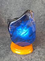 reuzen barnsteen/amber stuk gratis houten standaard 1.57 KG!, Ophalen of Verzenden, Fossiel