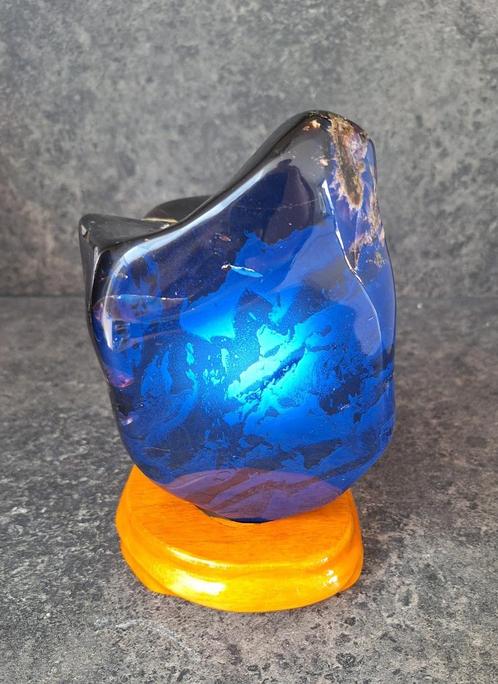 reuzen barnsteen/amber stuk gratis houten standaard 1.57 KG!, Verzamelen, Mineralen en Fossielen, Fossiel, Ophalen of Verzenden