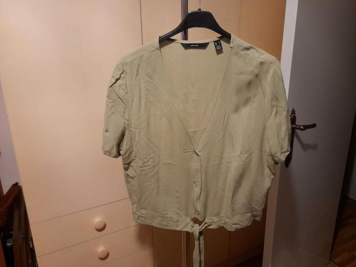 Blouse à manches courtes. Pas de services de messagerie ni d, Vêtements | Femmes, Blouses & Tuniques, Comme neuf, Enlèvement ou Envoi