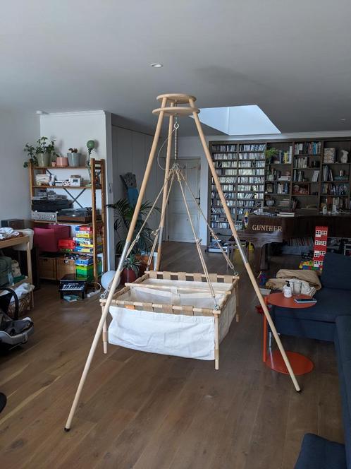 Hussh Cradles Tweeling hangwieg met toebehoren + driepoot, Kinderen en Baby's, Tweelingen en Meerlingen, Zo goed als nieuw, Box, Bedje of Wieg