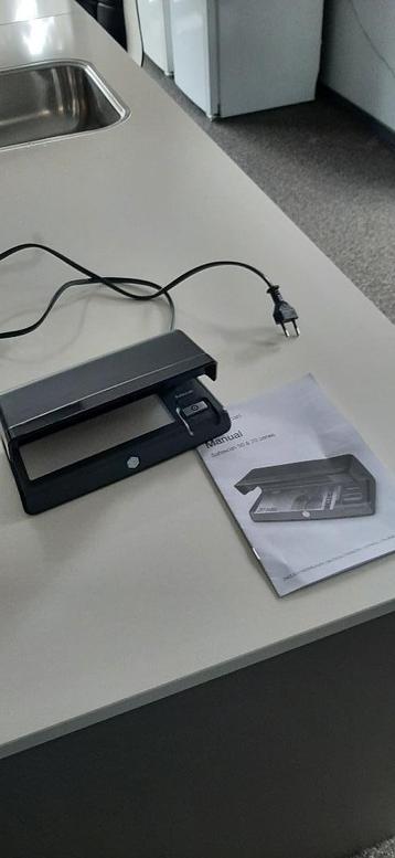 Geldtester (UV licht en wit licht) beschikbaar voor biedingen