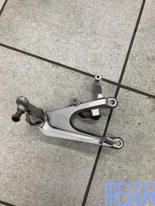 Voetsteun rechts voor de Yamaha R1 2004 - 2006 RN12 rechtse, Motoren, Onderdelen | Yamaha, Gebruikt, Ophalen of Verzenden