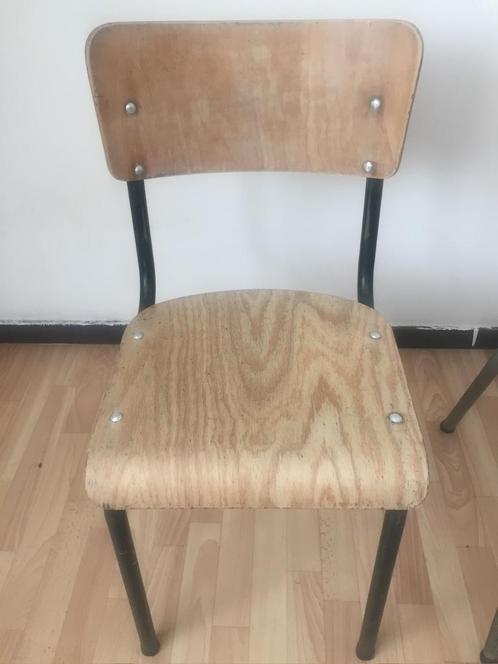 Paar vintage stoelen in massief hout met stalen structuur, Huis en Inrichting, Stoelen, Ophalen