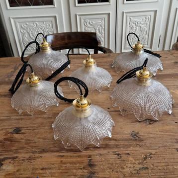 Zes vintage Holophane prismatisch glazen hanglampen. PR/ST 