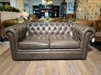 Stoere industriële Chesterfield zetel Taupe Grijs, Antiek en Kunst, Ophalen of Verzenden