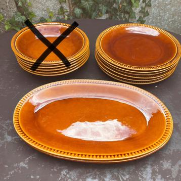 6 assiettes plates et 2 plats plats Boch Delta brown (1966)