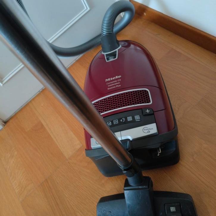 MİELE COMPELTE C3 CELEBRATİON ECOLİNE PLUS, Elektronische apparatuur, Stofzuigers, Zo goed als nieuw, Stofzuiger, Ophalen of Verzenden