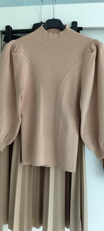 50% reduktie/nieuw truitje van Guess/ 38/40 beschikbaar voor biedingen