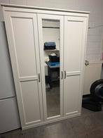 Chansons et garde-robe IKEA, Maison & Meubles, Armoires | Penderies & Garde-robes, Enlèvement