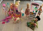 Lot Barbie - Matell (poppen, paarden, stal en cocktailbar), Kinderen en Baby's, Ophalen of Verzenden, Zo goed als nieuw, Barbie