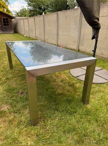 RVS granieten tuintafel in zeer goede staat, granietblad 3cm beschikbaar voor biedingen