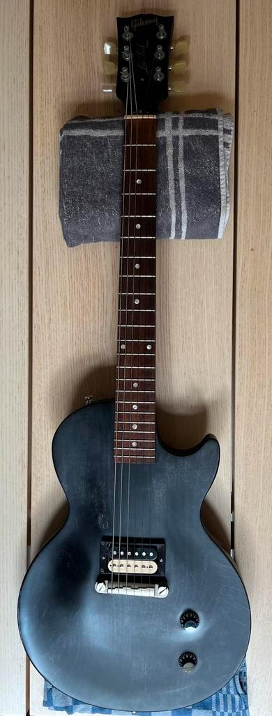 Gibson Les Paul CM - satin black (limited edition), Muziek en Instrumenten, Snaarinstrumenten | Gitaren | Elektrisch, Gebruikt