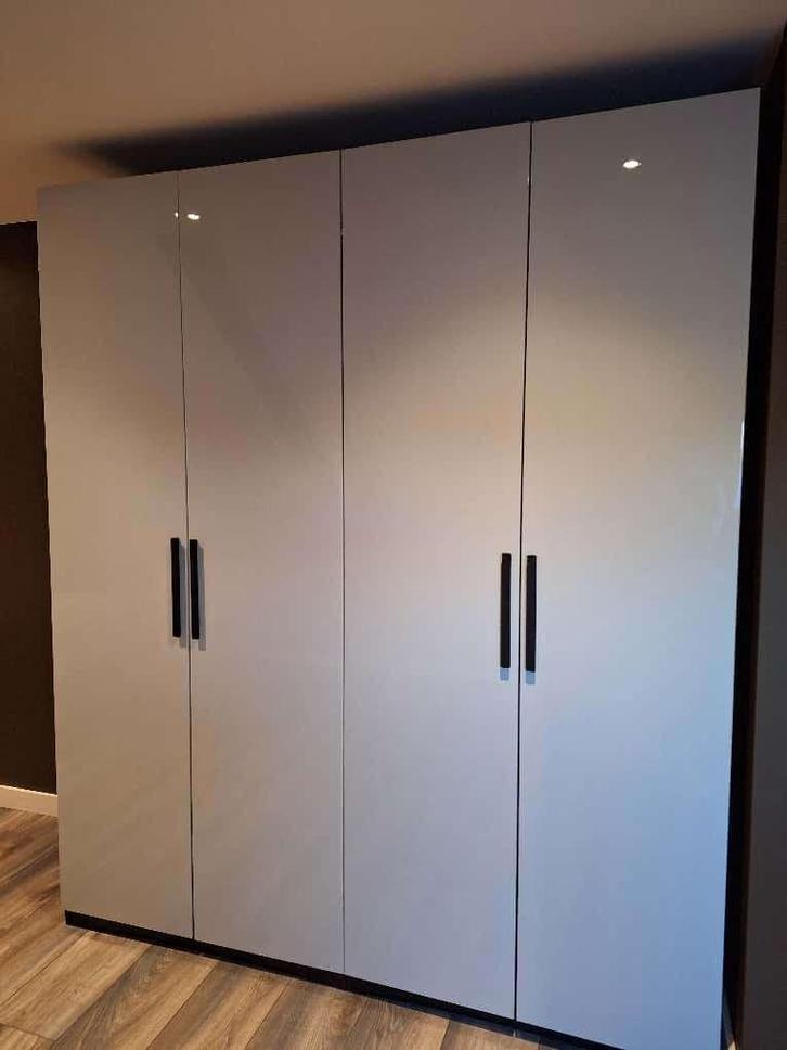 Moderne Grote Kleerkast - M/V Zijde - Veel Opbergruimte, Huis en Inrichting, Kasten | Kleerkasten, Nieuw, Ophalen