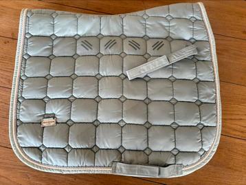 Dressuurzadeldoek beschikbaar voor biedingen