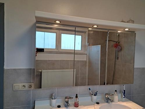 Mooie 3-deurse spiegelkast met 3 spotsverlichting, Maison & Meubles, Salle de bain | Meubles de Salle de bain, Utilisé, Armoire à miroir