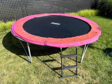 Salta trampoline + trapje beschikbaar voor biedingen