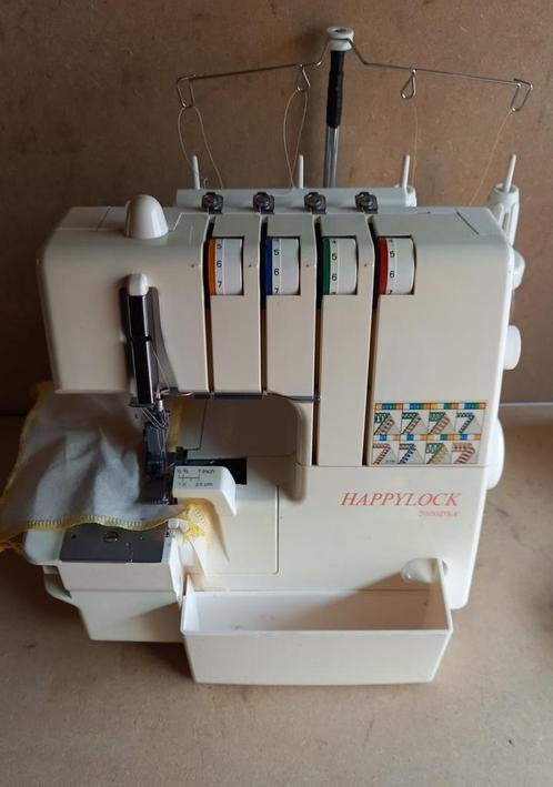 Happylock overlockmachine, perfecte staat + garantie, Hobby en Vrije tijd, Naaimachines en Toebehoren, Zo goed als nieuw, Lockmachine