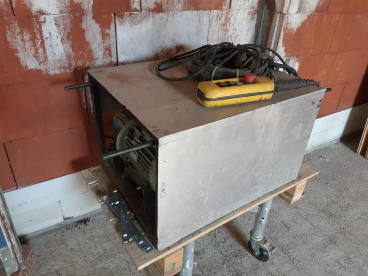 Bouwlift (katrolsysteem) + geleidingsrails + noodstops, Elektronische apparatuur, Overige elektronische apparatuur, Gebruikt, Ophalen