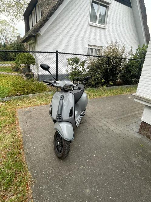 Vespa sprint Nardo Grey 2020, b klasse, Fietsen en Brommers, Scooters | Piaggio, Zo goed als nieuw, Ophalen