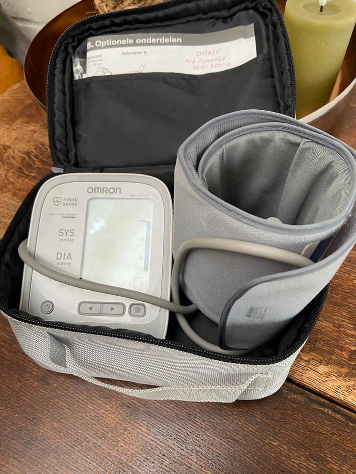 Bloeddrukmeter OMRON Comfort, Diversen, Verpleegmiddelen, Zo goed als nieuw, Ophalen of Verzenden