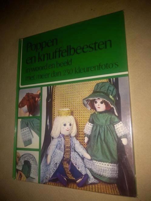 boek: poppen en knuffelbeesten in woord en beeld, Boeken, Hobby en Vrije tijd, Gelezen, Poppen maken, Ophalen of Verzenden