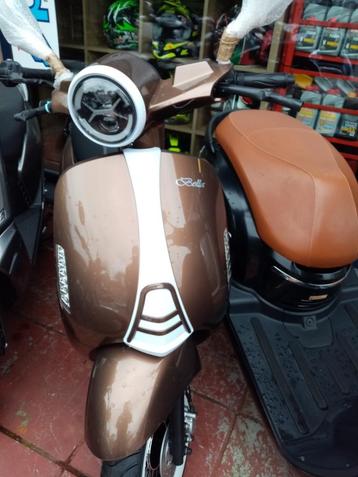 D&V BELLA 49CC SCOOTER beschikbaar voor biedingen