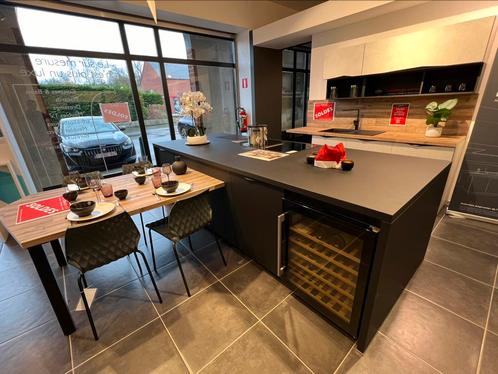 Cuisine neuve d’expo à vendre à -60%, Huis en Inrichting, Keuken | Complete keukens, Nieuw, Zwart, Met kookeiland, Ophalen of Verzenden