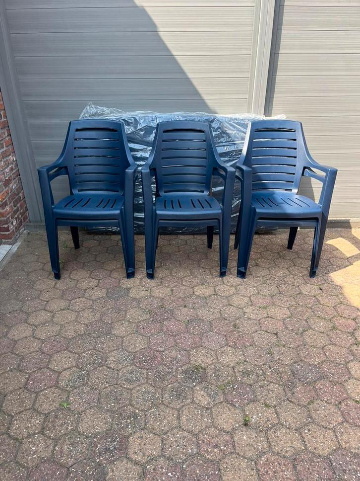 Donkerblauwe tuinset met 6 stoelen en grote tafel, Tuin en Terras, Tuinsets en Loungesets, Zo goed als nieuw, Tuinset, Kunststof