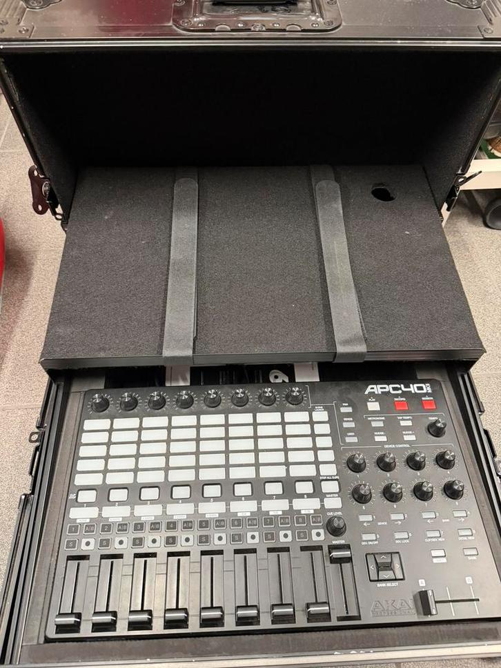 Akai APC40 MKII, Muziek en Instrumenten, Midi-apparatuur, Zo goed als nieuw, Ophalen of Verzenden